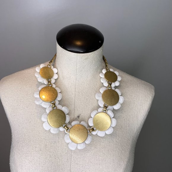 NWT J.Crew Rosette White‎ Floral Statement Necklace - Picture 8 of 10